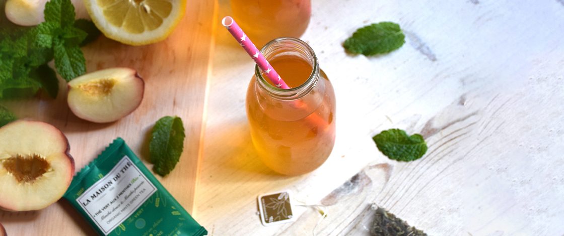 Cocktail aux pêches blanches & au thé vert